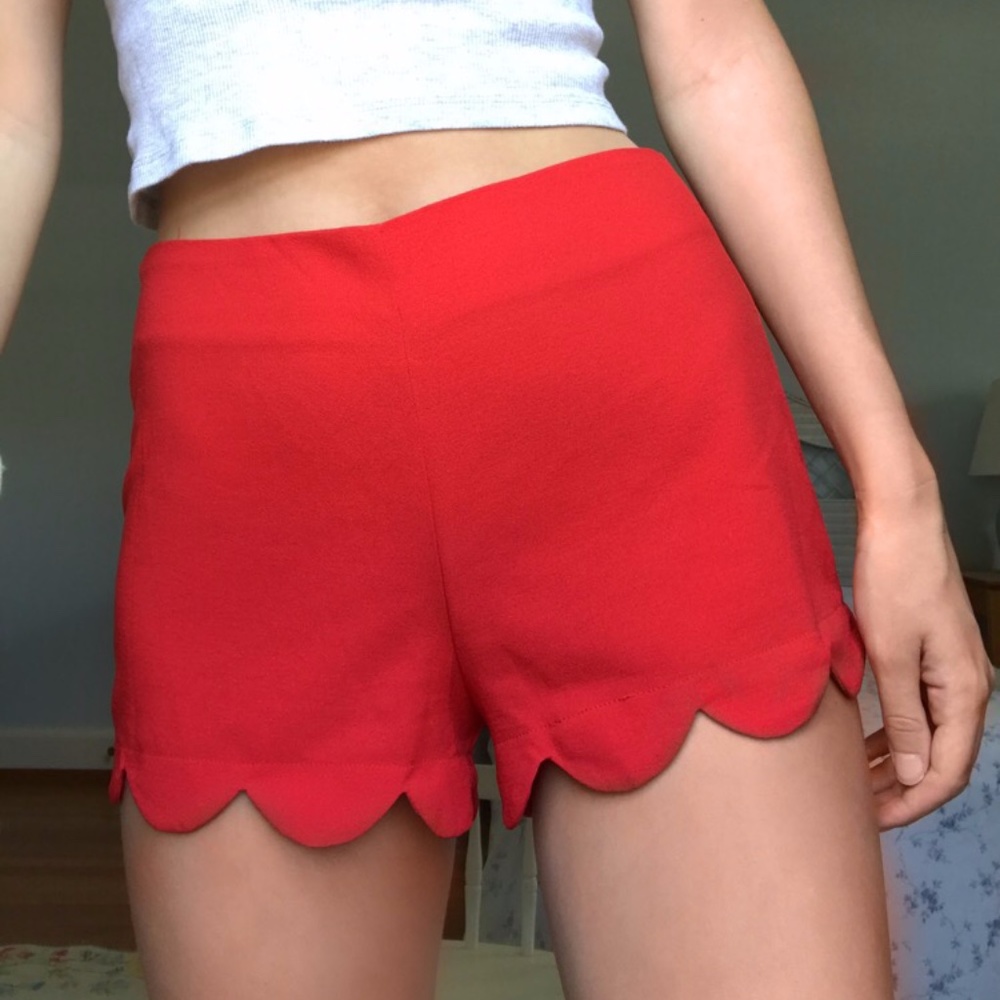 Red Scalloped High-Waisted Cloth Shorts